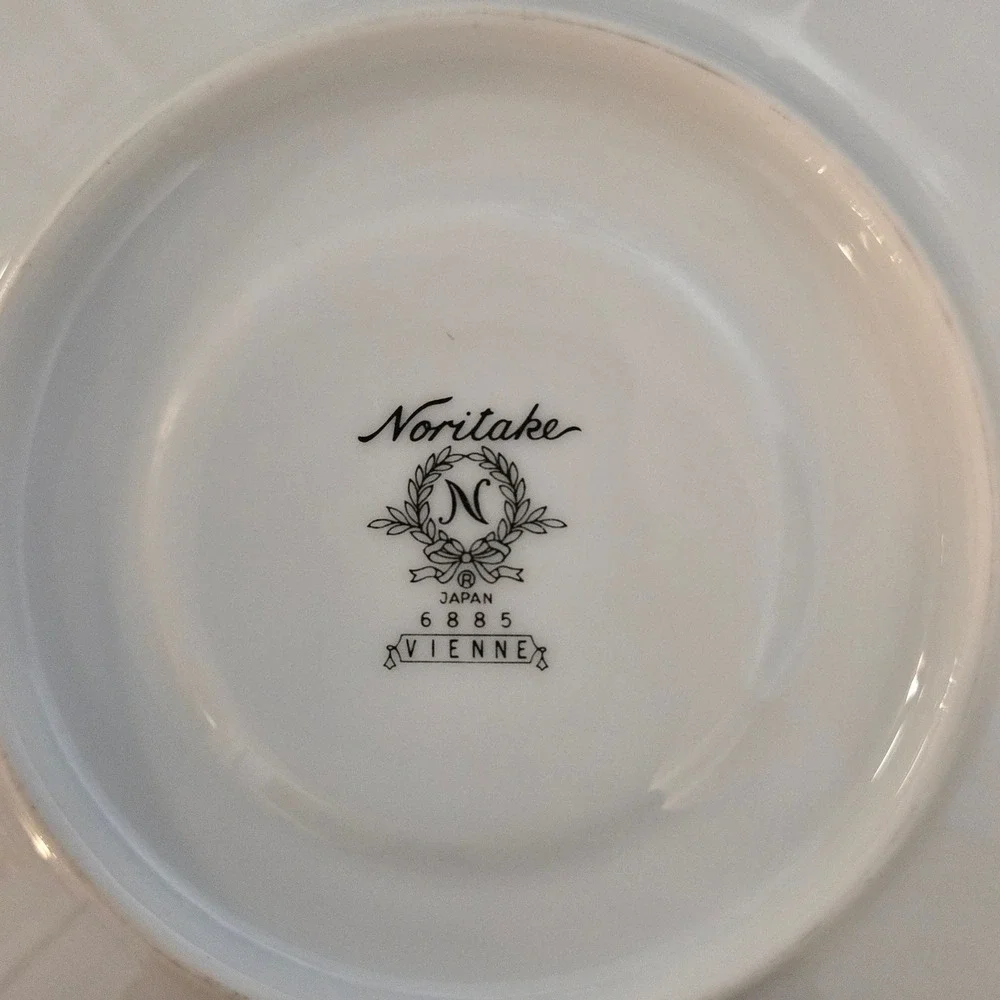 Noritake Vienne 6885 Saucer Plate Sage Green White Floral Platinum Trim Japan 6